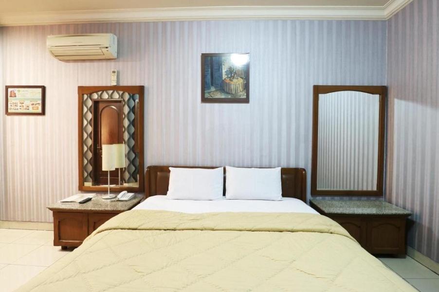 Hotel 678 Kemang Powered By Cocotel Jacarta Exterior foto