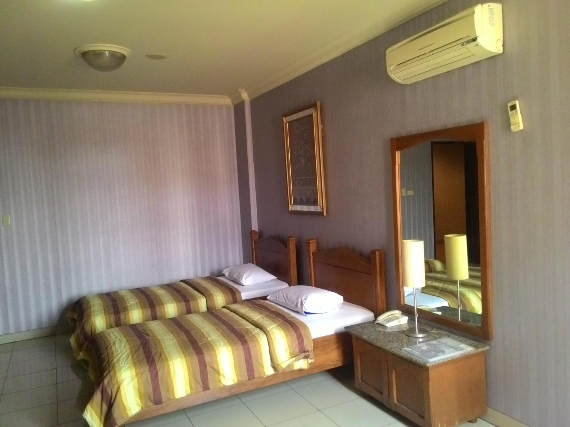 Hotel 678 Kemang Powered By Cocotel Jacarta Exterior foto