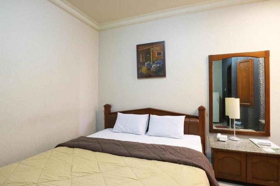 Hotel 678 Kemang Powered By Cocotel Jacarta Exterior foto