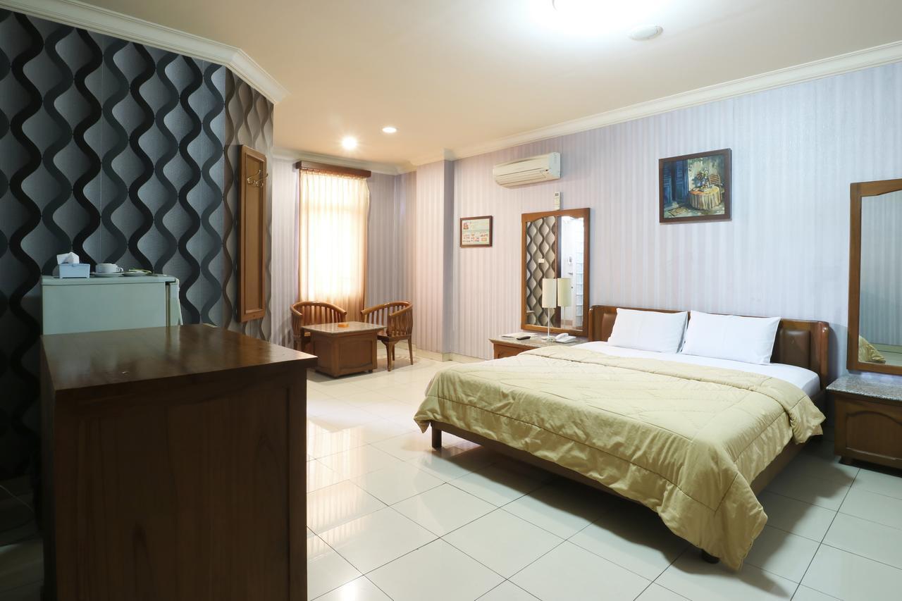 Hotel 678 Kemang Powered By Cocotel Jacarta Exterior foto