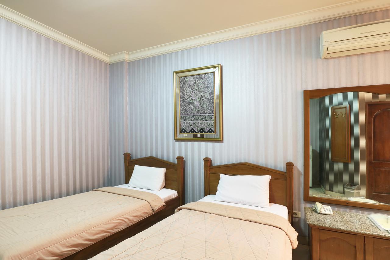 Hotel 678 Kemang Powered By Cocotel Jacarta Exterior foto