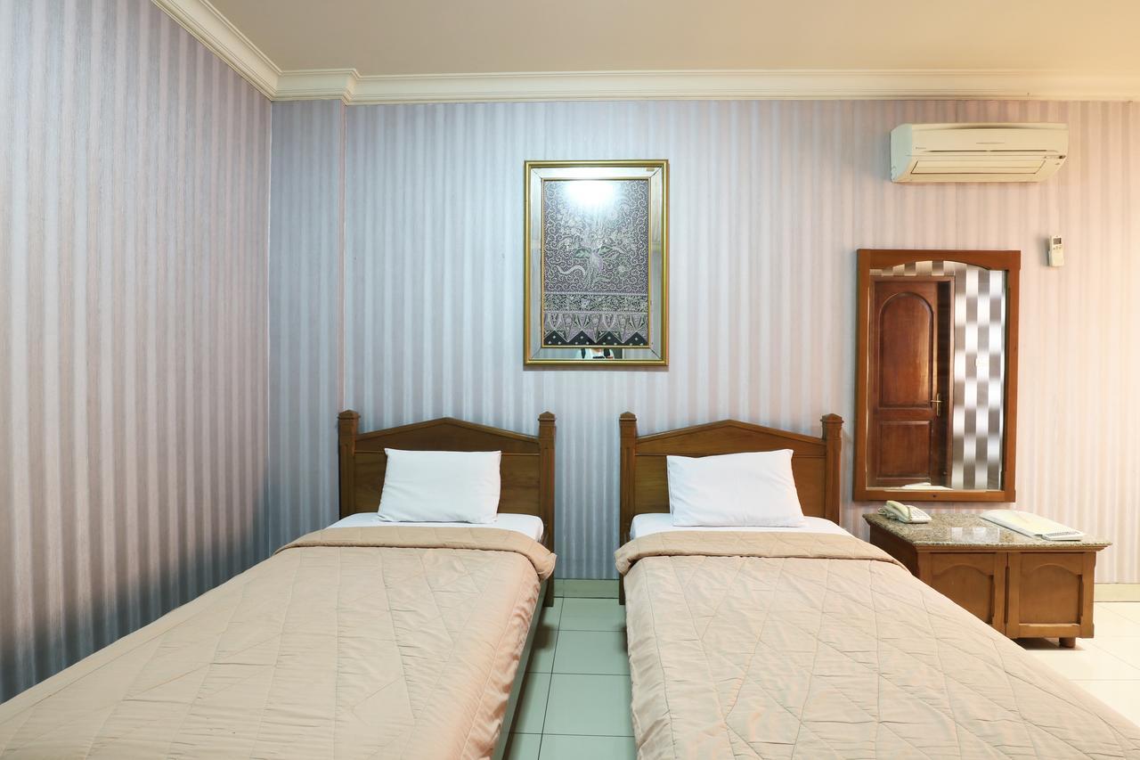 Hotel 678 Kemang Powered By Cocotel Jacarta Exterior foto