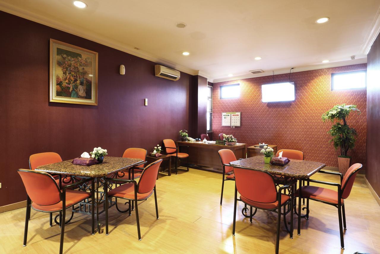 Hotel 678 Kemang Powered By Cocotel Jacarta Exterior foto