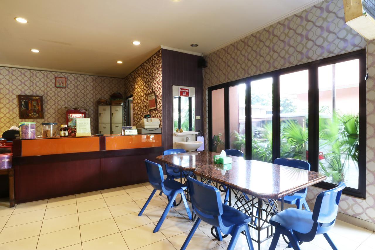 Hotel 678 Kemang Powered By Cocotel Jacarta Exterior foto